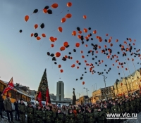 Сотни воздушных шаров взмыли в небо Владивостока в честь городов воинской славы
