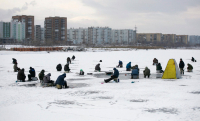 ​Любителей зимней рыбалки просят соблюдать дополнительную осторожность при выходе на лед