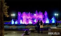 Художественная подсветка фонтанов приморской столицы представлена всеми цветами радуги