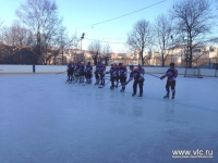 ​Любители хоккея сыграли на дворовых площадках во Владивостоке