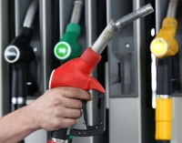 ​С 1 апреля за бензин будут платить больше в России