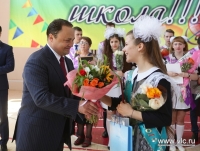 ​Глава Владивостока Игорь Пушкарёв поздравил выпускников с Последним звонком