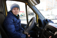 Женщина-водитель удивила студентов Владивостока