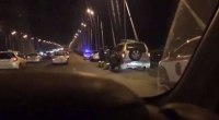 Во Владивостоке полицейские задержали самоубийцу на Золотом мосту