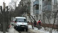 Во Владивостоке 78-летняя женщина выбросилась из окна 9-го этажа