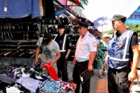 Приморская полиция начала борьбу со стихийным рынком на Второй речке