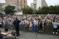 Во Владивостоке на зарядку со стражем вышли порядка 300 юных горожан