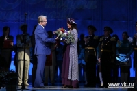 ​И.о. главы Владивостока Константин Межонов поздравил театр имени Горького с юбилеем