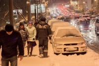 Такси зарабатывают на  снегопаде
