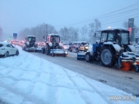 ​Уборка городских дорог от снега продолжалась ночью во Владивостоке