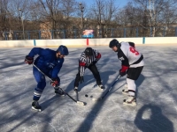 Во Владивостоке продолжается  турнир по дворовому хоккею