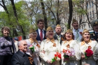 ​Губернатор Приморья Олег Кожемяко спел с ветеранами