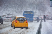 Будьте очень осторожны: водители рассказали о ситуации на дорогах Владивостока