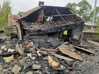Лишились всего: В Приморье у матери с тремя детьми сгорел дом