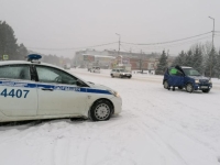 Во Владивостоке из-за снега закрыта трасса Седанка-Патрокл