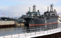 Два больших десантных корабля Северного флота вошли в Черное море