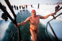 «Моржи» России и Китая сразились в ледяной воде
