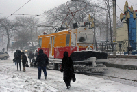 Владивосток продолжает бороться со снегопадом