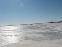 Горе-рыбаки на катере поплатись за выход в море зимой в акватории Владивостока