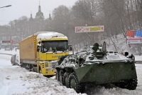 Въезд во Владивосток большегрузов ограничен из-за снега