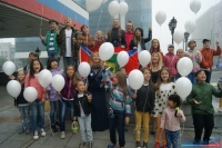 Юные таланты отпустили в небо белые шары в поддержку Игоря Пушкарёва