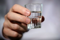 Водка в России подорожает почти на 100 рублей
