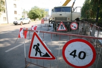 Во Владивостоке моют дорожные знаки