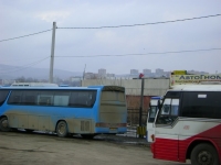 Брошенные автобусы покидают автовокзал