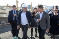Олег Кожемяко проинспектировал долгострои Владивостока