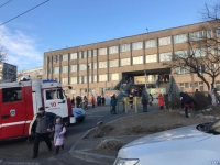 Сообщения о заминировании школ и торговых центров проверяют во Владивостоке