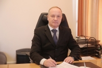 Глава Владивостока Олег Гуменюк поздравляет с Днём города