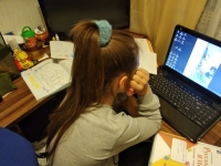 Трудно найти задание учителя в комментариях родителей