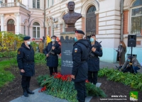 Снайпера увековечили в бронзе