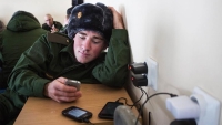 Призывникам запретят брать на службу смартфоны
