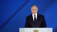Путин поручил выплатить по 10 тысяч рублей родителям школьников