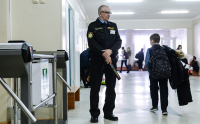 После трагедии в Казани в школах Владивостока усиливают меры безопасности