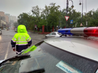 «Дожди, ветер, гроза и туман»: ГИБДД обратилась к приморцам с важным предупреждением