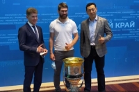 Уроженец Приморья привез в регион легендарный Кубок Гагарина